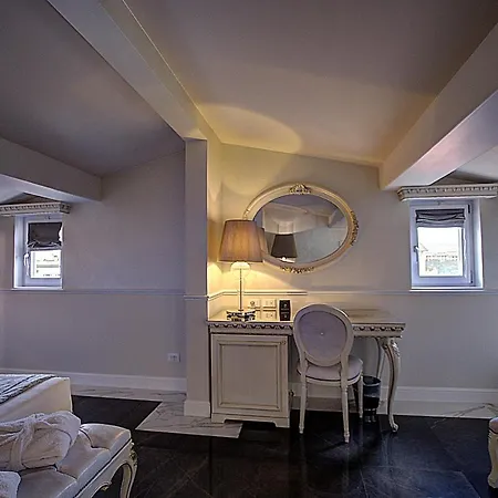 The Moon Boutique & 4* Florence