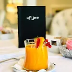 Ξενοδοχείο The Moon Boutique & 4*