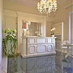 The Moon Boutique & Ξενοδοχείο Φλωρεντία