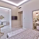 The Moon Boutique & 4*