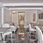 The Moon Boutique & Ξενοδοχείο 4*
