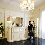 The Moon Boutique & Ξενοδοχείο 4*