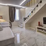 The Moon Boutique & 4*