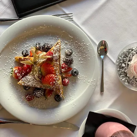 The Moon Boutique & Отель 4*
