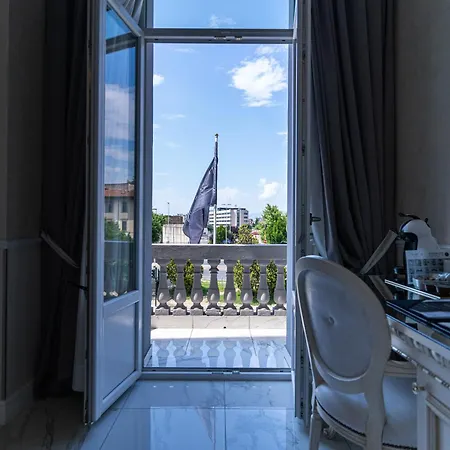 The Moon Boutique & Отель 4*