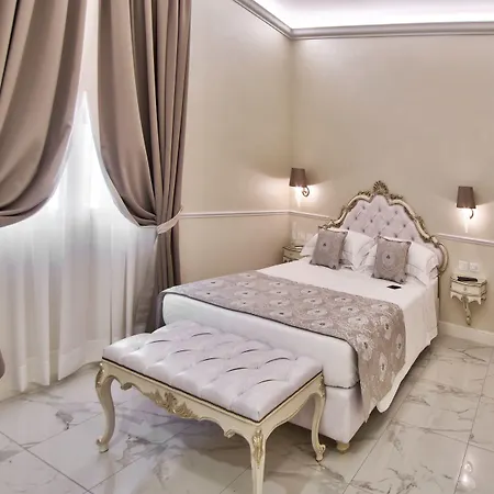The Moon Boutique & 4*