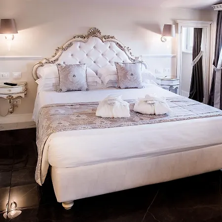 The Moon Boutique & Firenze