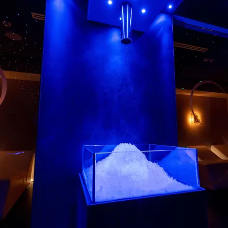 The Moon Boutique & 4*