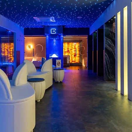 The Moon Boutique & 4*