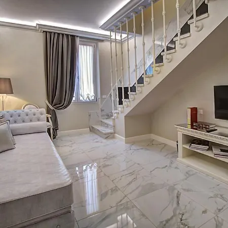 The Moon Boutique & 4*