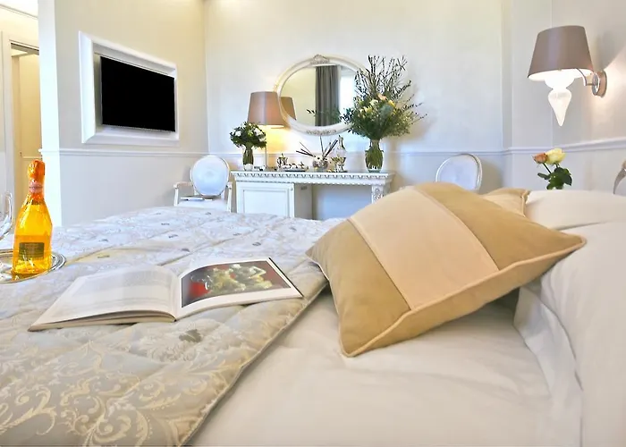 Hotel The Moon Boutique & 4*